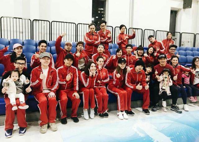 昆凌为周董举办篮球赛