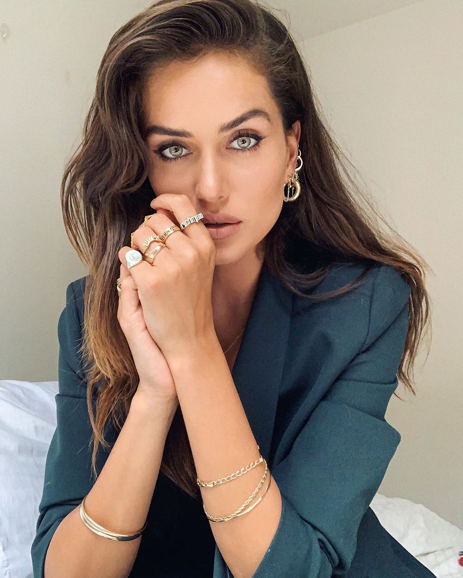 西蒙斯又交上新网红女友！又是詹娜同款，为她放弃那个黑人模特？