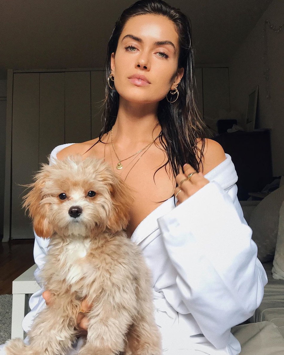 西蒙斯又交上新网红女友！又是詹娜同款，为她放弃那个黑人模特？