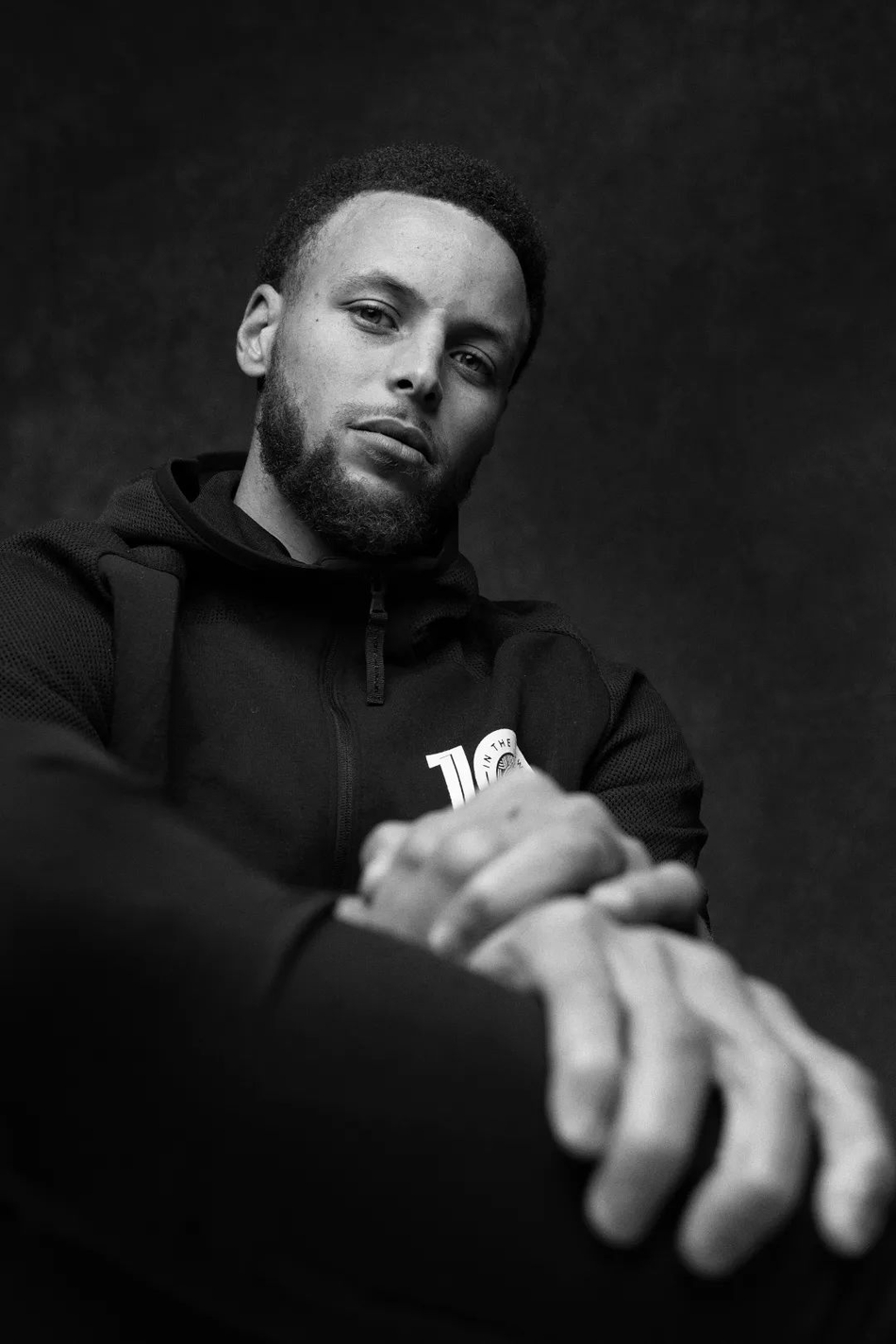 帅炸!库里黑白大片!而立之年MVP眼中的率真睿智,和绝无仅有的魅力