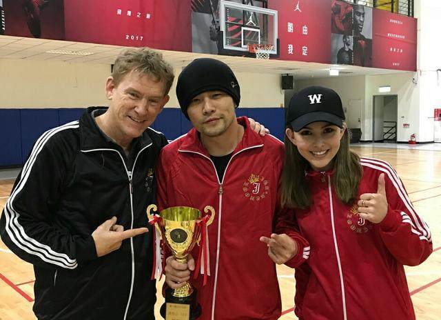 昆凌为周董举办篮球赛