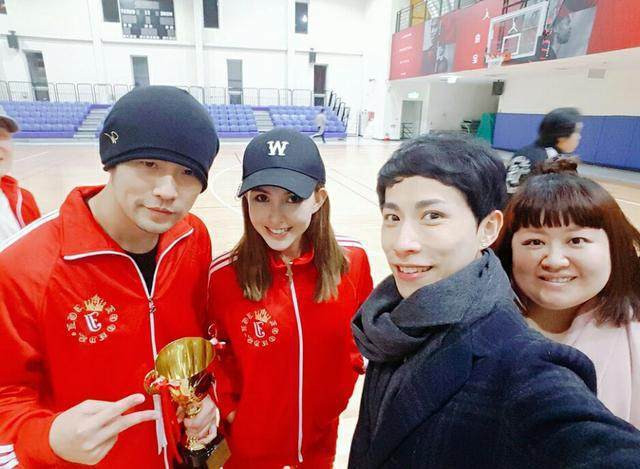 昆凌为周董举办篮球赛