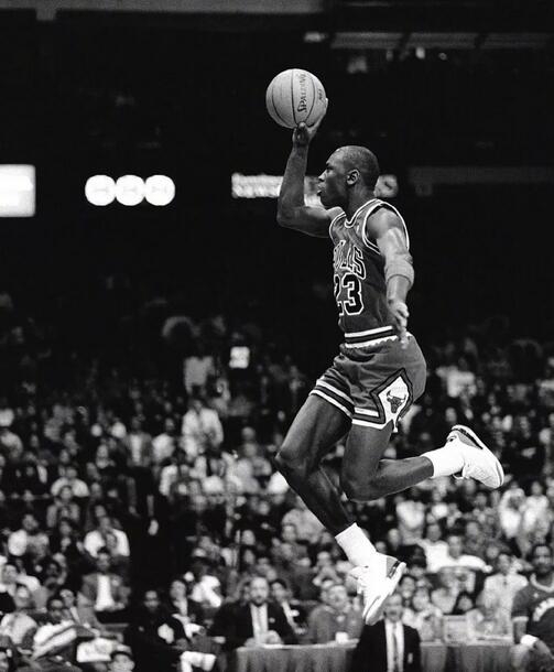 17连拍！乔丹1988年扣篮大赛黑白硬照！这套动作满分！