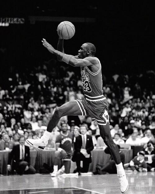 17连拍！乔丹1988年扣篮大赛黑白硬照！这套动作满分！