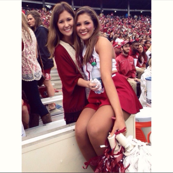 19岁就搞定大三岁学姐！拉拉队长兼校花！全明星球衣的照片甜到我