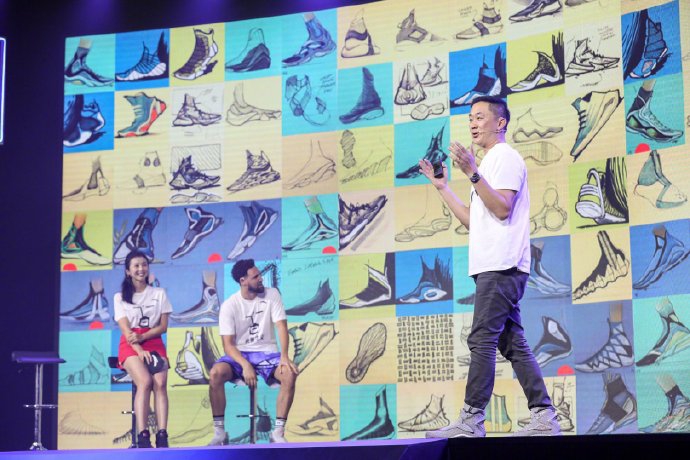 汤神中国行玩儿嗨了！逗比人设绷不住，每一张都是表情包！