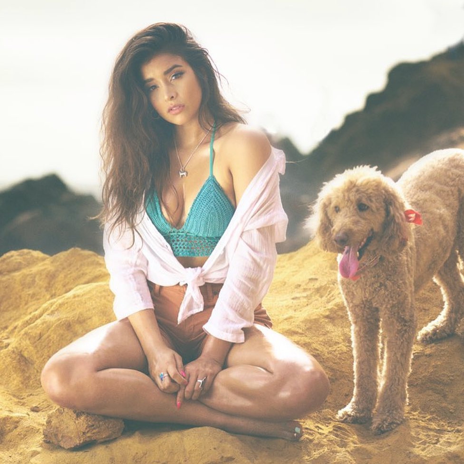 异域风情！NBA的亚裔之光！多少人想成为她身边的那只二哈！