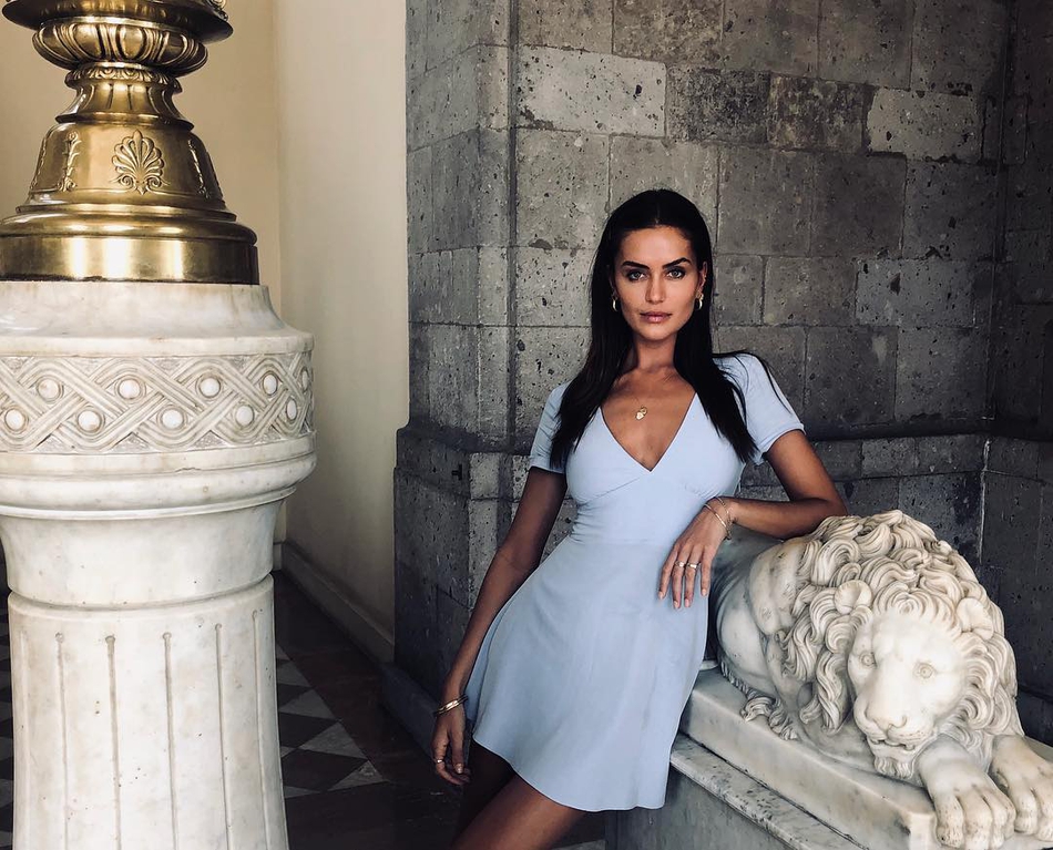 西蒙斯又交上新网红女友！又是詹娜同款，为她放弃那个黑人模特？