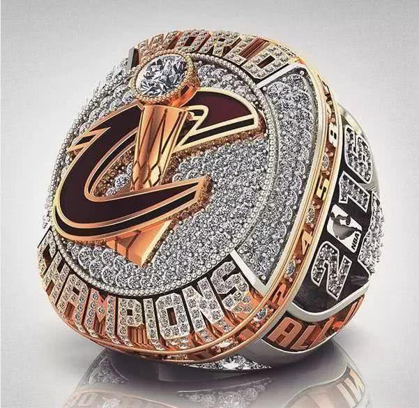 NBA冠军戒指的冷知识：15勇士冠戒值700万，中国第一个拿戒指是他