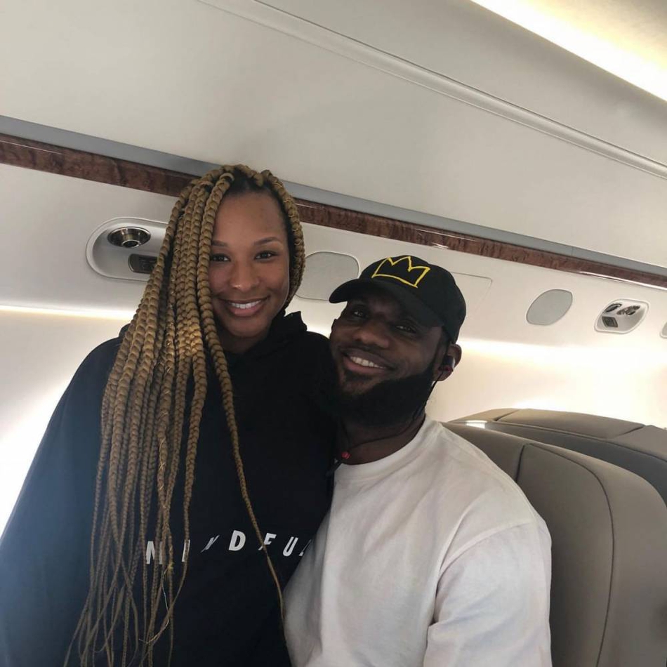 妻子生日这天，来读读詹姆斯的爱情故事！16岁相识，求婚靠韦德？