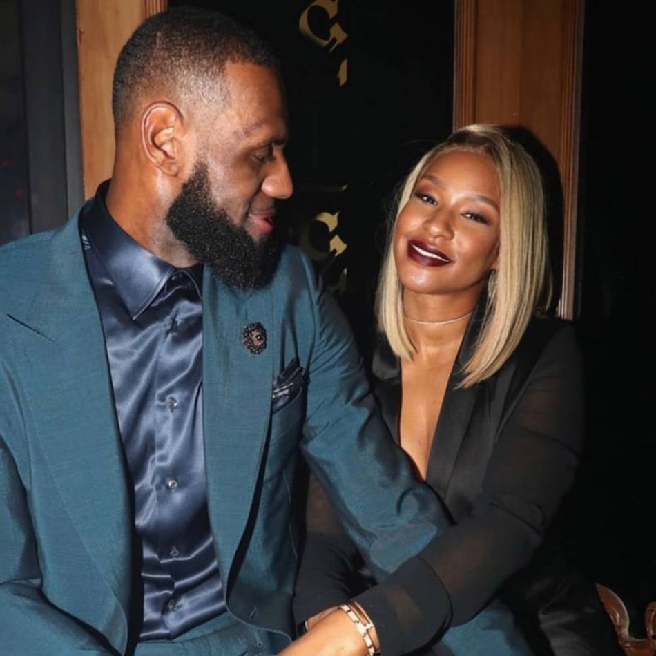 妻子生日这天，来读读詹姆斯的爱情故事！16岁相识，求婚靠韦德？