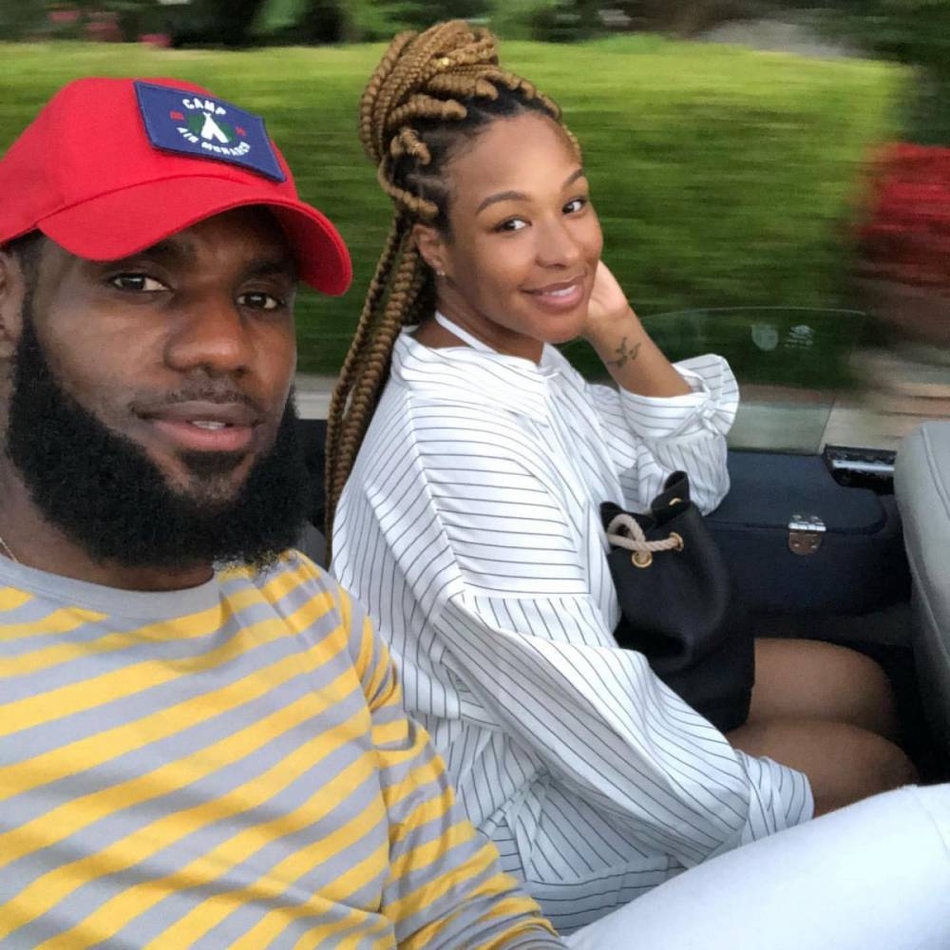 妻子生日这天，来读读詹姆斯的爱情故事！16岁相识，求婚靠韦德？