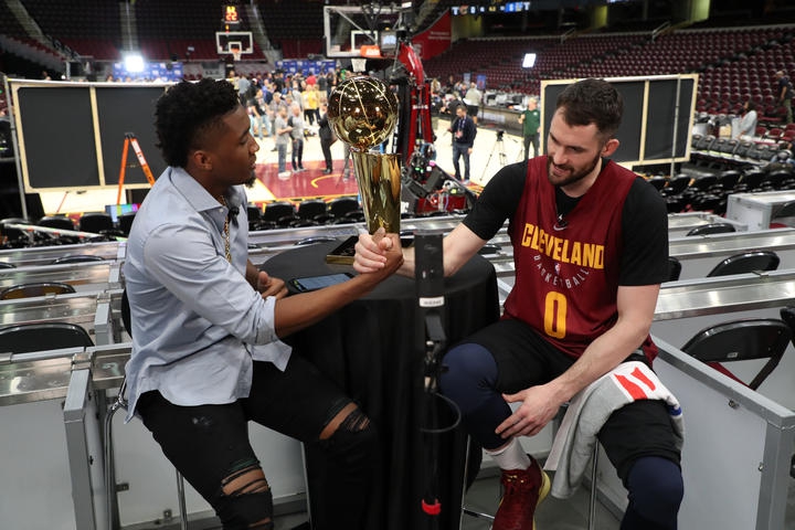 勒夫接受米切尔采访