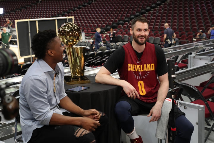 勒夫接受米切尔采访