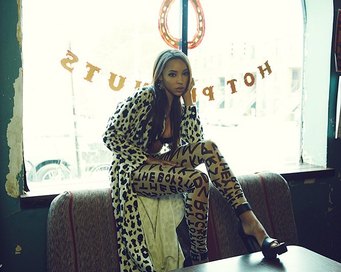 西蒙斯前女友斯台普斯献声