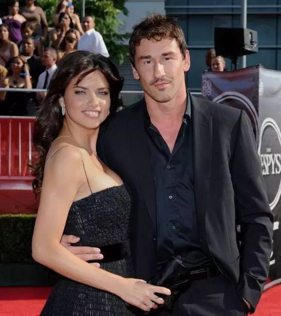 2018全球收入第四的超模！跟NBA后卫结婚后，老公6场里20投0中！