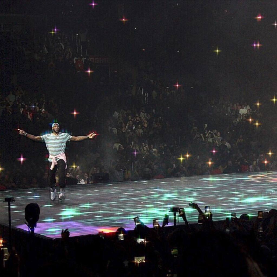 詹姆斯演唱会助演放飞自我