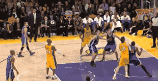 NBA真正的硬汉！姚明违逆队医科比掰手指，莫宁重伤拒绝担架