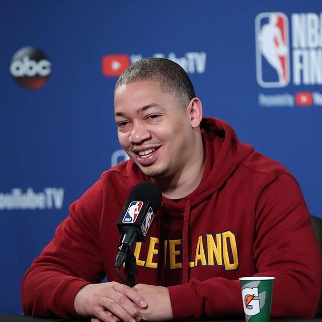 泰伦卢接受采访