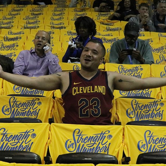 骑士球迷前往客场观赛