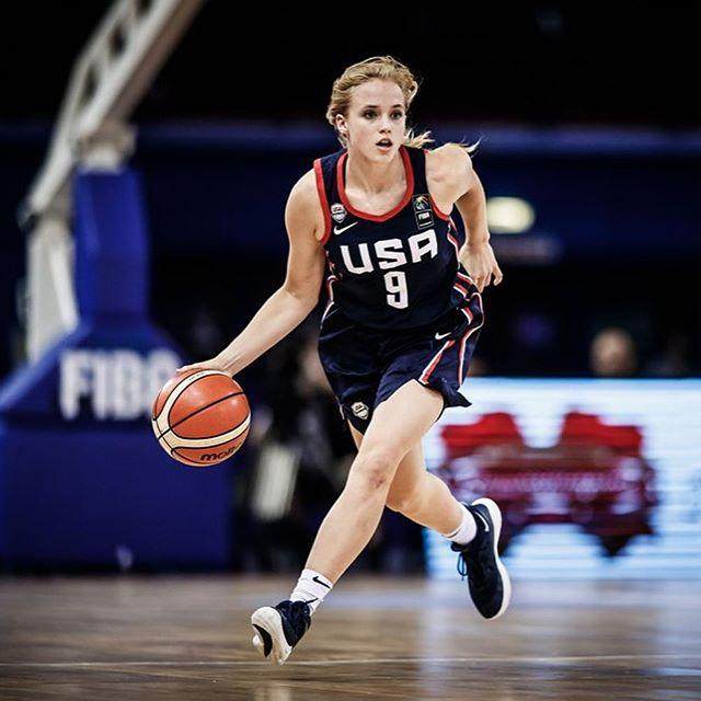 放弃卡戴珊詹娜吧!这位17岁少女才是真正的实战利器!