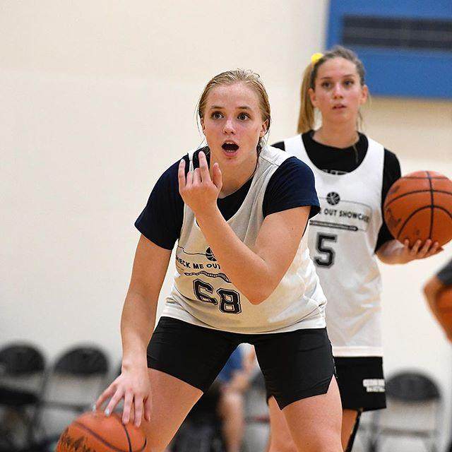 放弃卡戴珊詹娜吧!这位17岁少女才是真正的实战利器!