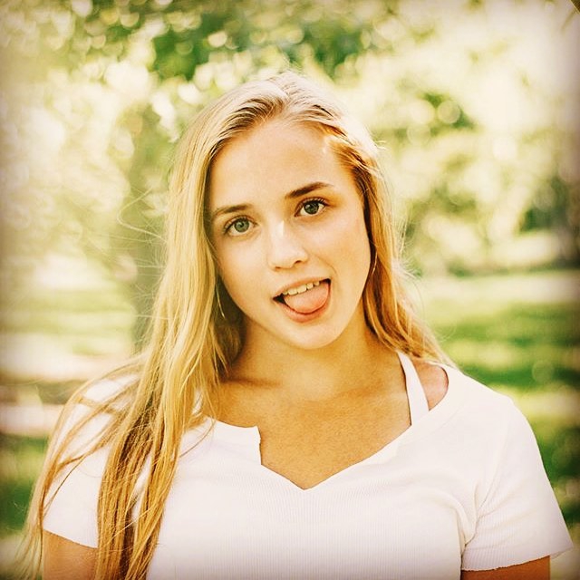 放弃卡戴珊詹娜吧!这位17岁少女才是真正的实战利器!