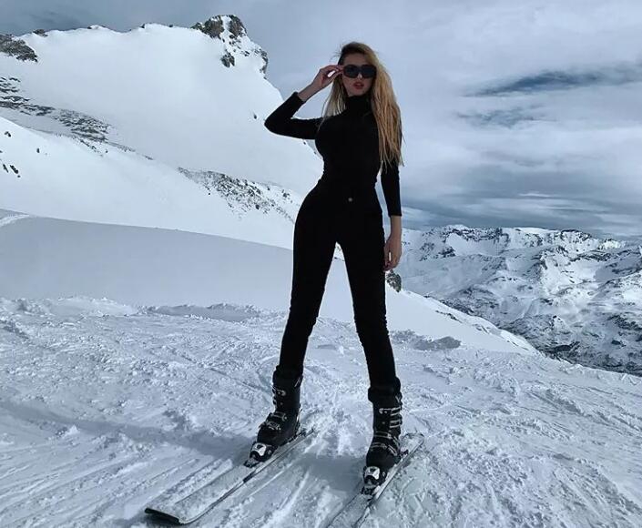 勾搭17岁嫩模恋过帕森斯前女友！他喜欢翘臀女王，也爱“波神”