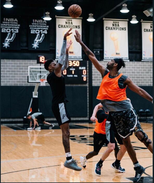 马刺的未来正式宣布复出！邓肯陪他训练马努陪聊天，这待遇没谁了