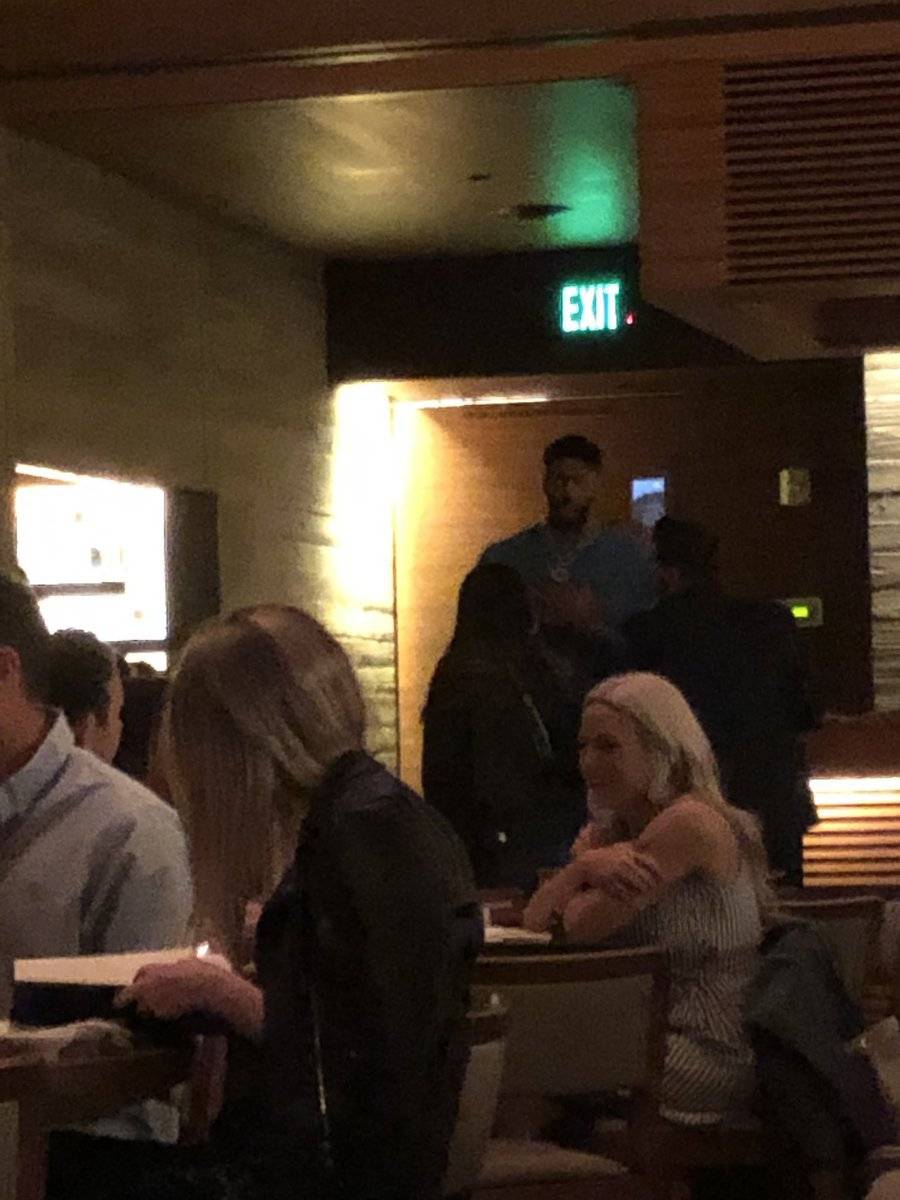 搞事！詹姆斯跟浓眉威少吃饭，还带着经纪人！卡哇伊后再招募他？