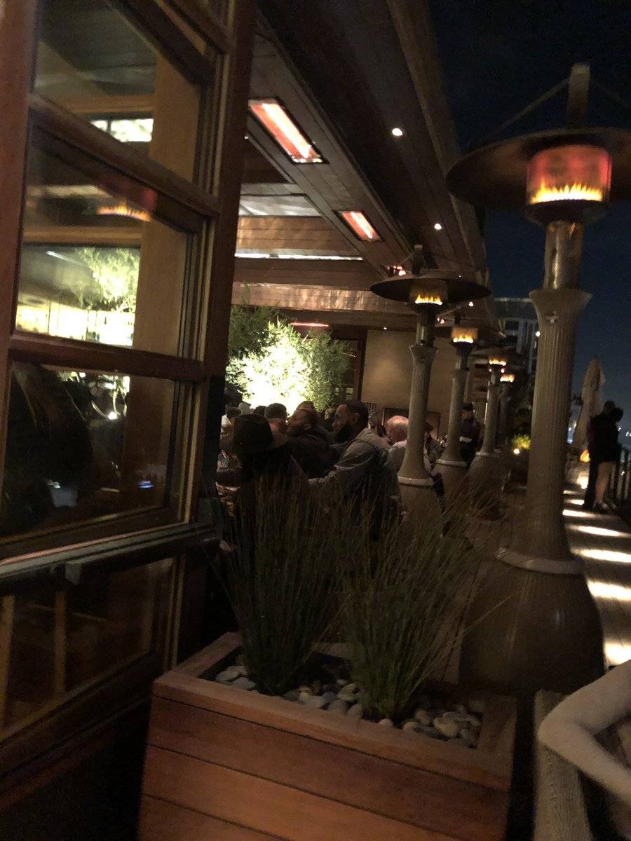 搞事！詹姆斯跟浓眉威少吃饭，还带着经纪人！卡哇伊后再招募他？