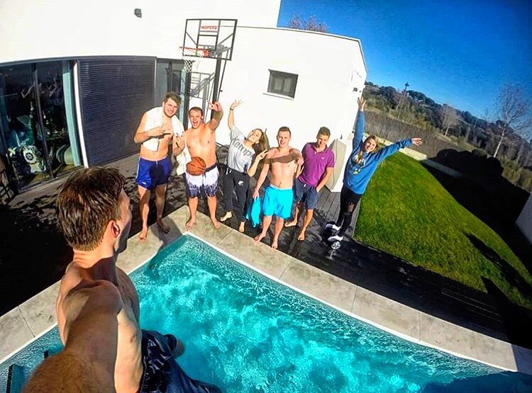 东契奇正牌女友