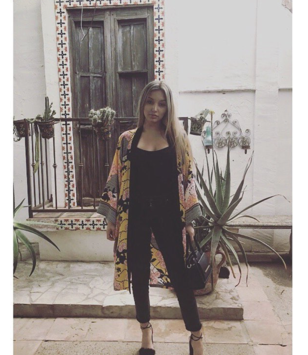 来看哈登新交的嫩模女友