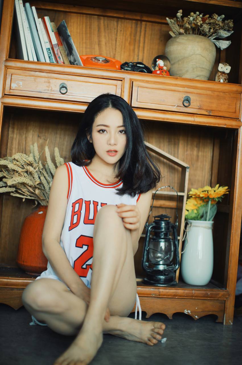 上戏校花乔丹球衣写真