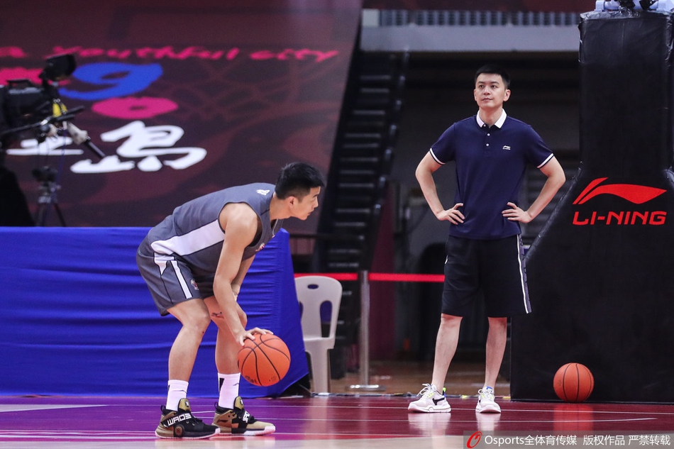 辽宁训练备战总决赛G1！梅奥加练投篮大韩做拉伸