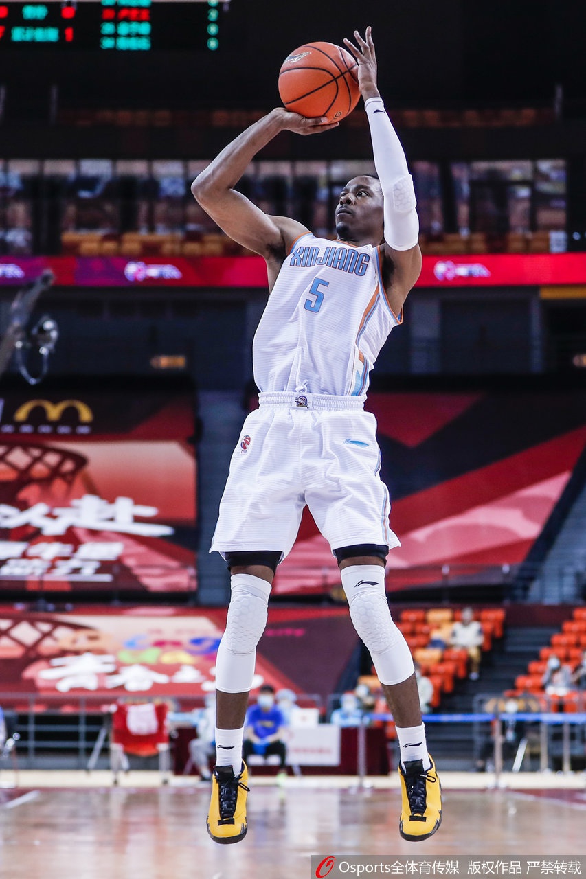 CBA复赛：新疆122-86深圳