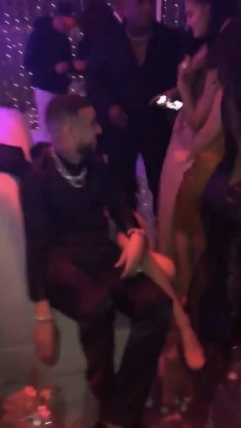 西蒙斯新欢遭曝光！数次出轨！纯渣男，跟詹娜分手因她平胸？