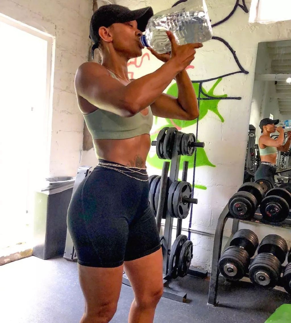 注意身体啊!奥多姆新女友身材不输卡戴珊!曾暴打前夫被判3年缓刑