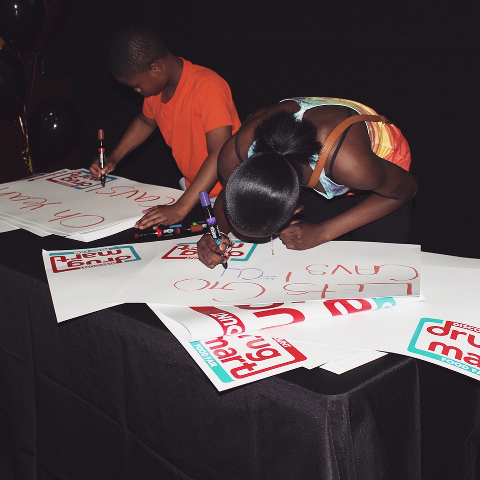 骑士球迷为球队祈祷