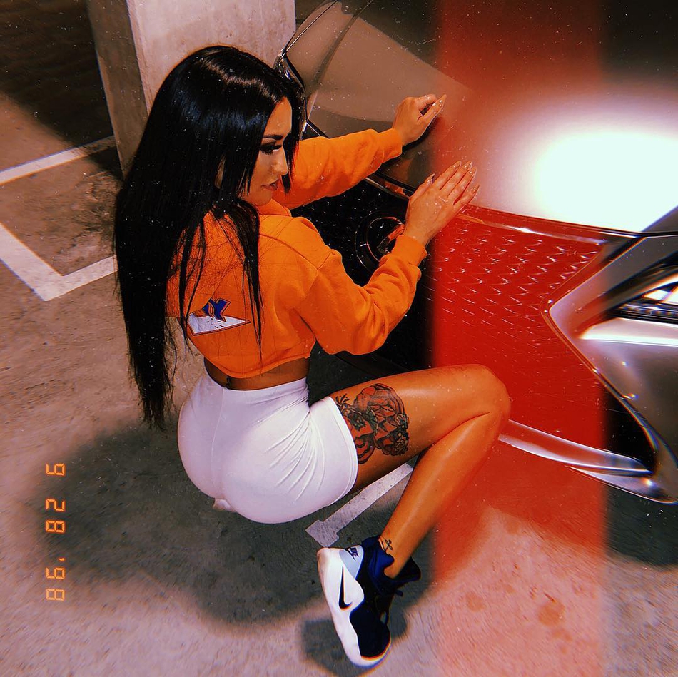 湖人打架主力恋上脱衣舞女郎!