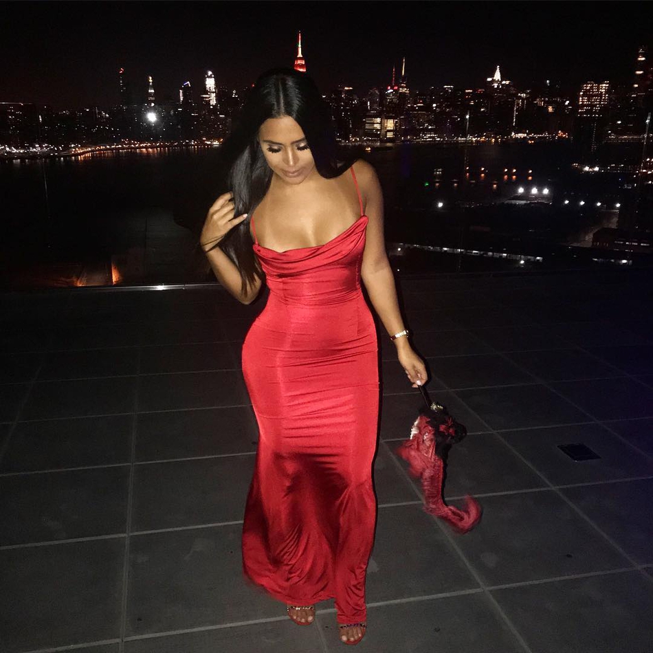 哈登带两个网红模特游西班牙