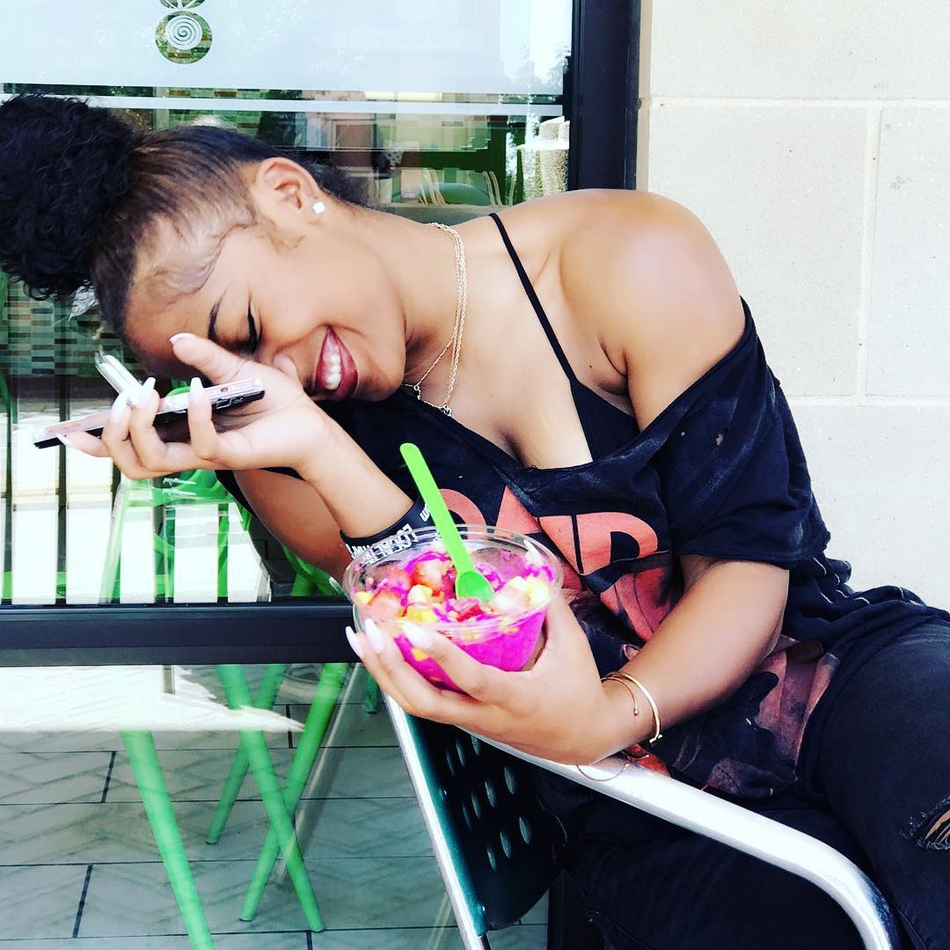 魔兽霍华德高调承认订婚！这次不是变性人,他已经有8个私生子女了