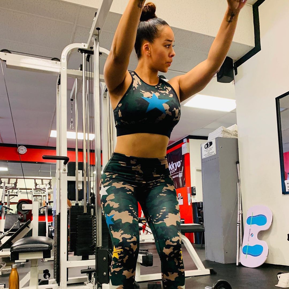 NBA最奇葩的三角恋婚礼延期！2个好兄弟因为这女人曾大打出手