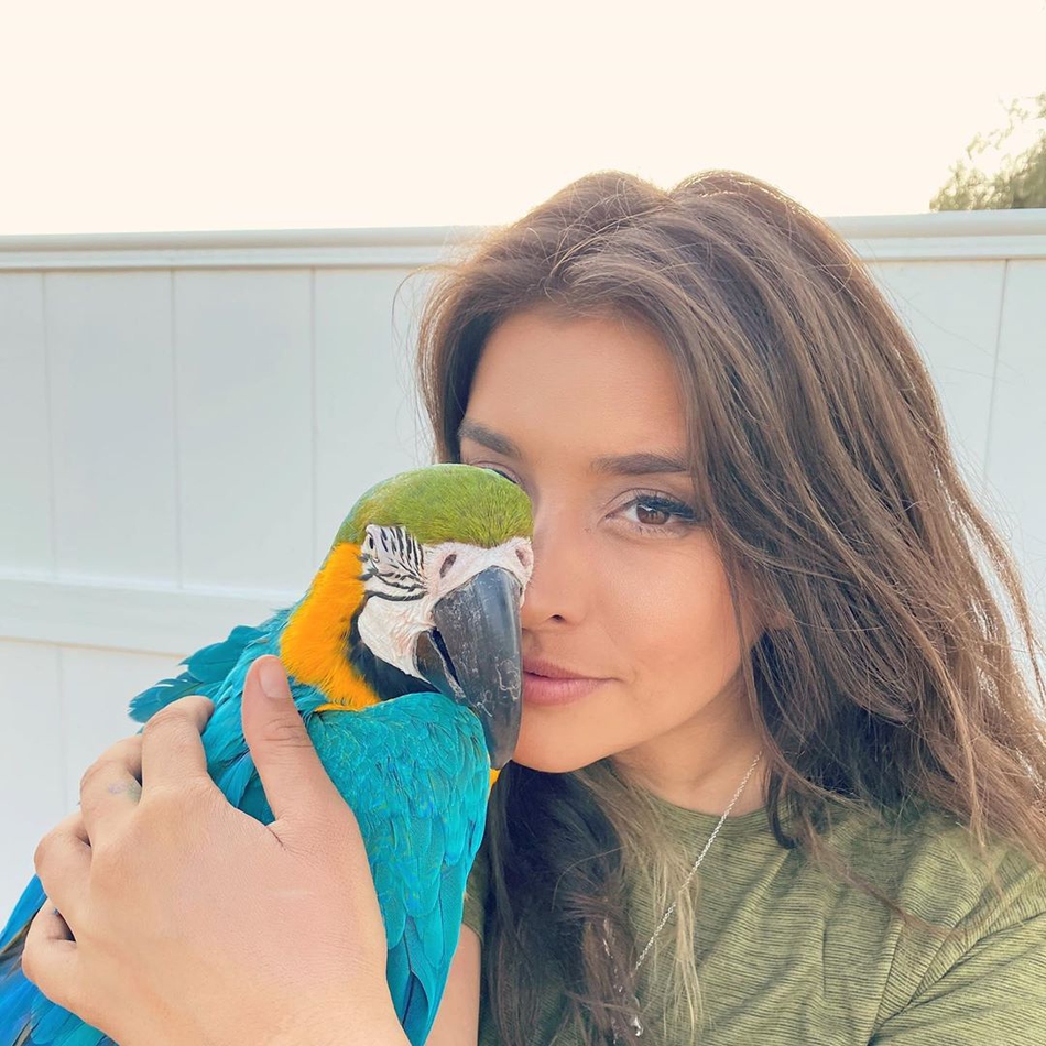 异域风情！NBA的亚裔之光！多少人想成为她身边的那只二哈！