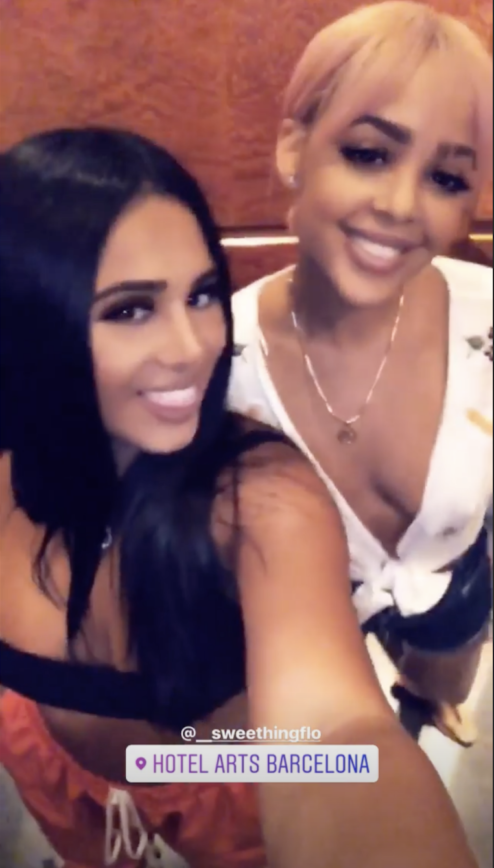 哈登带两个网红模特游西班牙