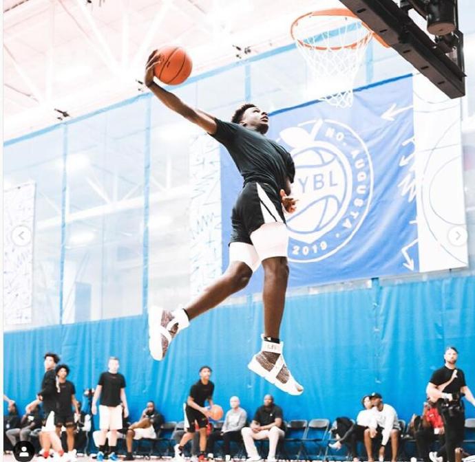 大风车+背扣+实战隔扣！全美第一高中生！专家:詹姆斯儿子必进NBA