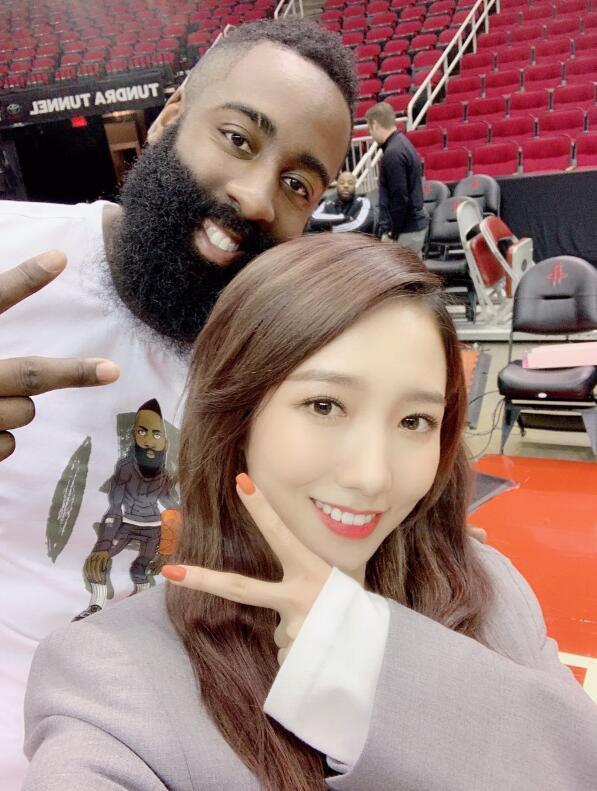 跟威少合影的韩国最美DJ,是何来路？打碟时看的眼晕,真正白的发光