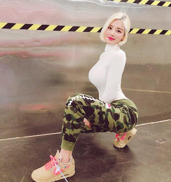 跟威少合影的韩国最美DJ,是何来路？打碟时看的眼晕,真正白的发光