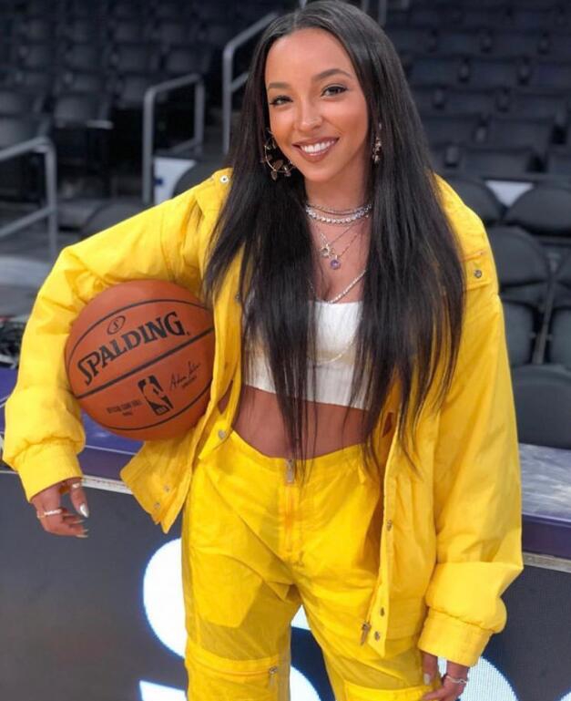 西蒙斯前女友斯台普斯献声