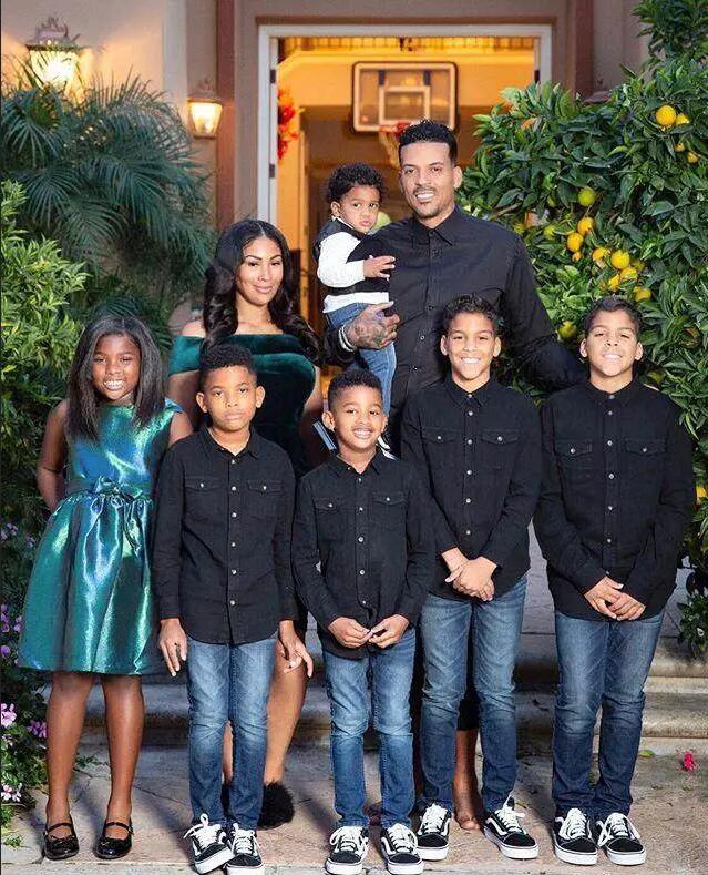 被兄弟绿后他撩妹天赋点满！小12岁的歌手，传奇超模之女都不放过